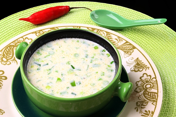 À base de batata e aipo, a vichyssoise, um clássico dos cardápios internacionais, tem sua criação disputada por franceses e norte-americanos